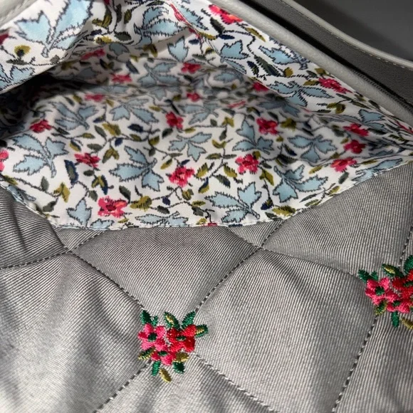 vera Bradley Gray Quilted Floral Women's Bag - Picture 5 of 14